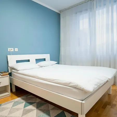 Apartment Sunny Modern 1-bedroom